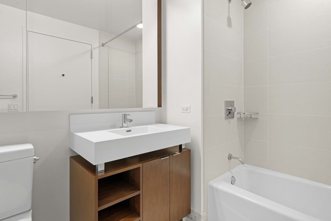500 N Lake Shore Dr - Photo 2 of 30