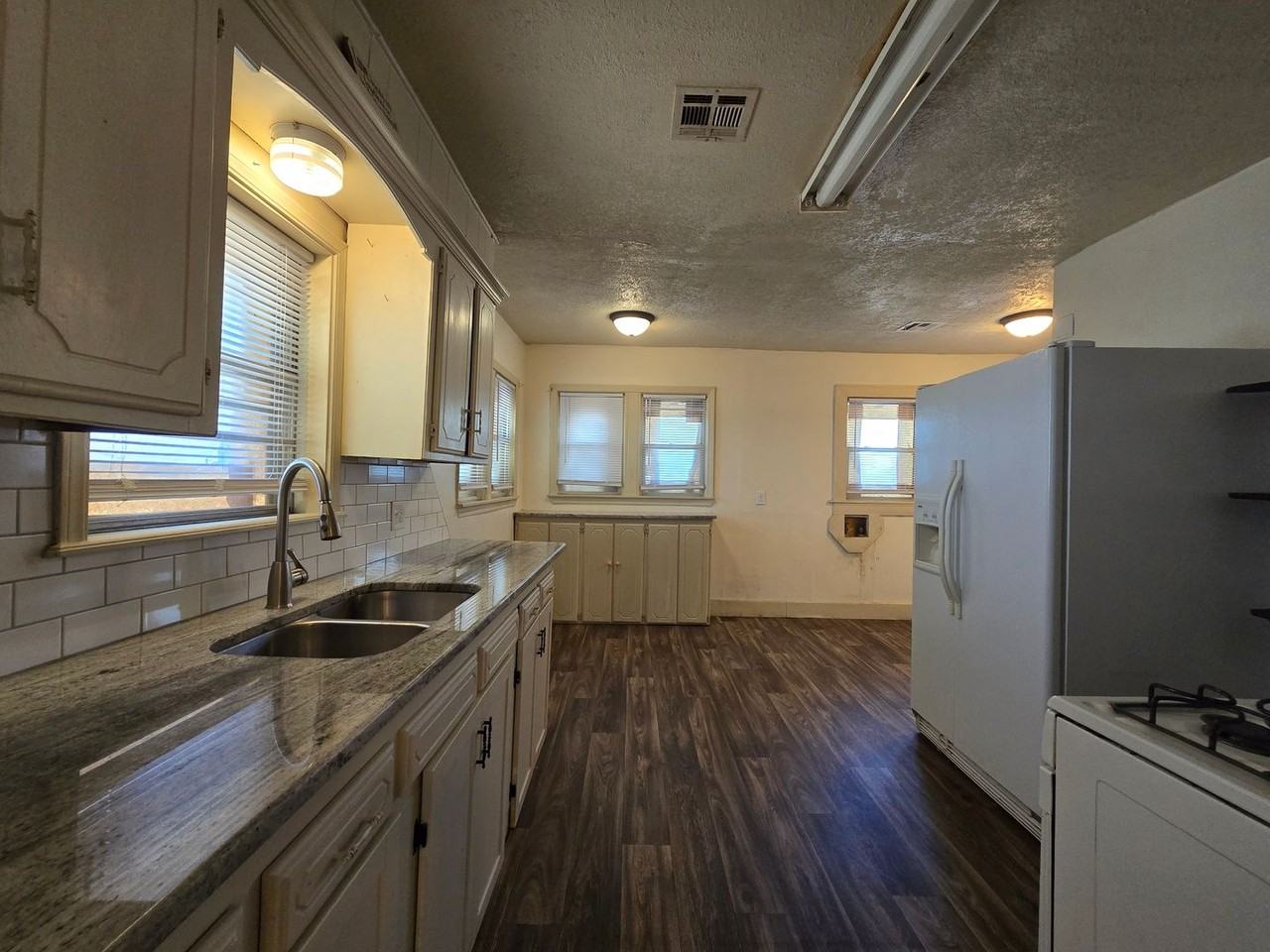 617 N Bonita Ave - Photo 2 of 29