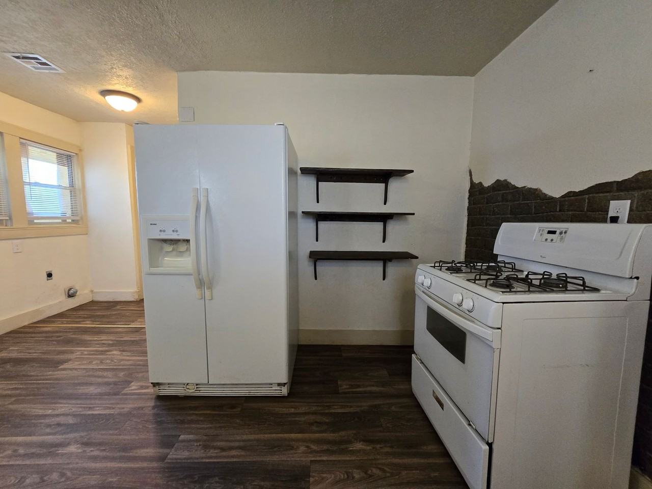 617 N Bonita Ave - Photo 5 of 29