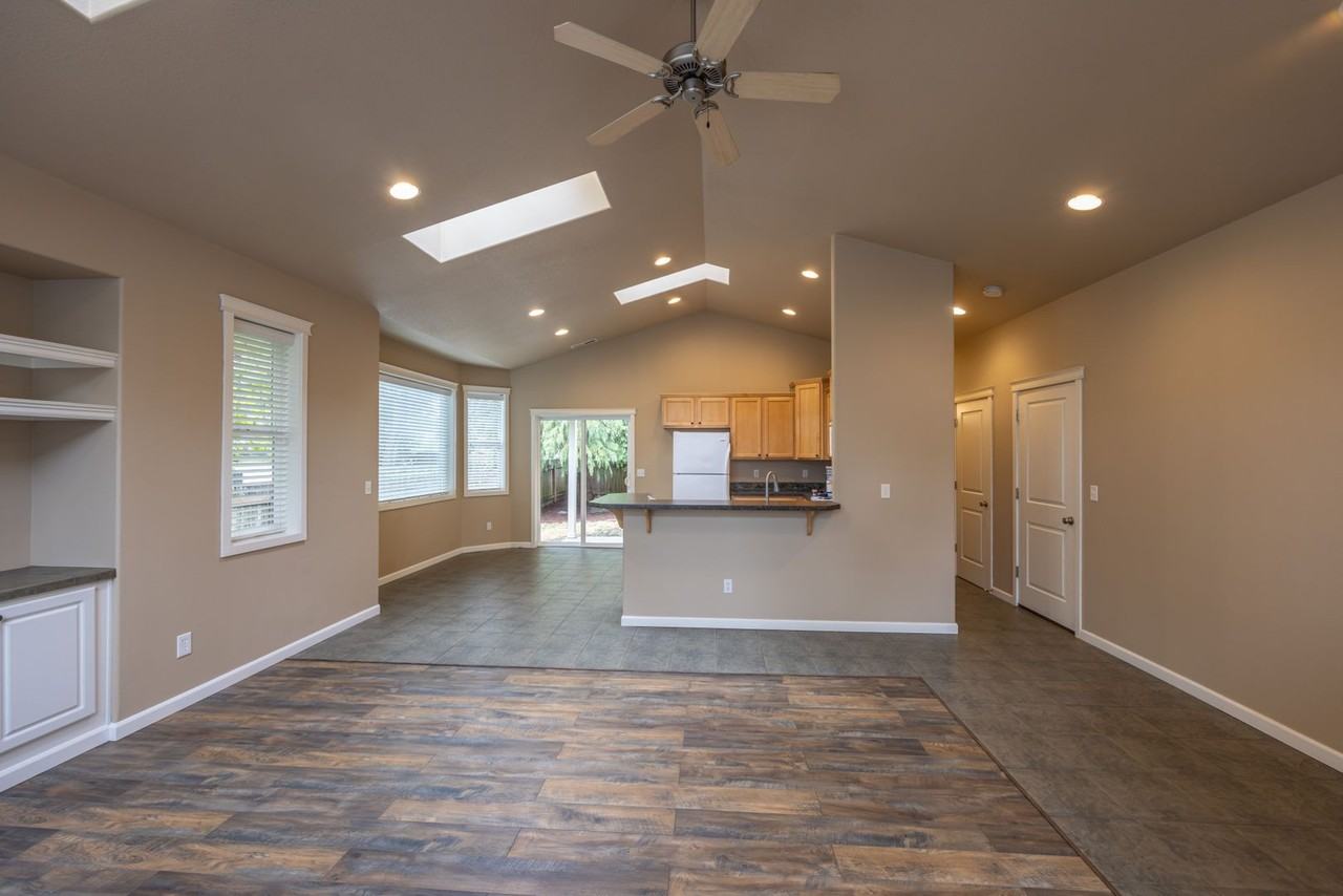 617 12th St - Photo 3 of 19