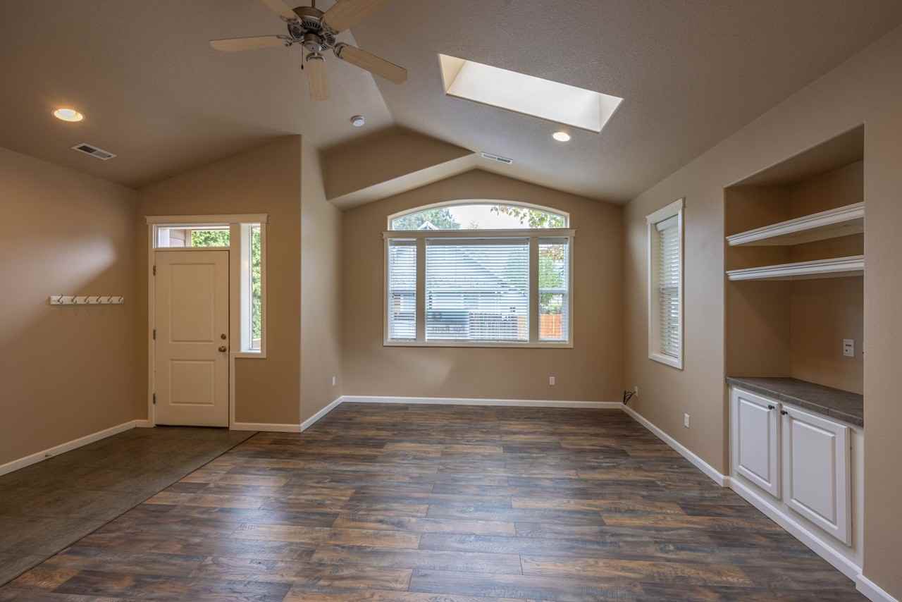 617 12th St - Photo 4 of 19