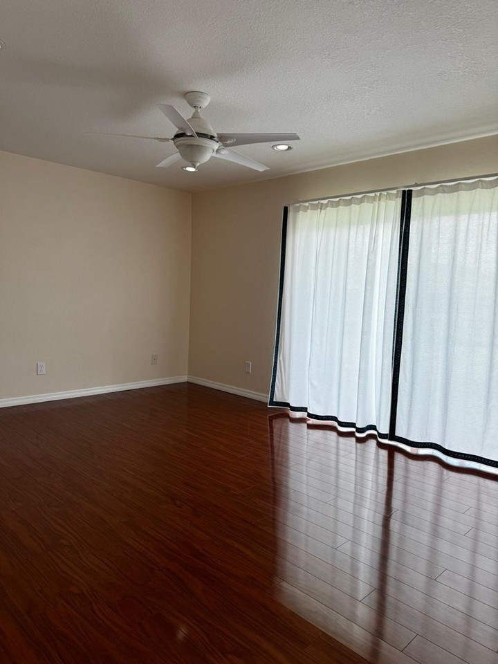 826 Town Cir - Photo 2 of 20