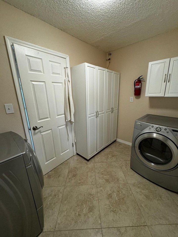 826 Town Cir - Photo 6 of 20