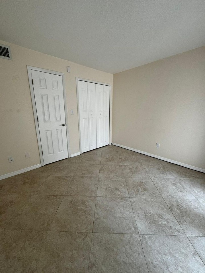 826 Town Cir - Photo 7 of 20