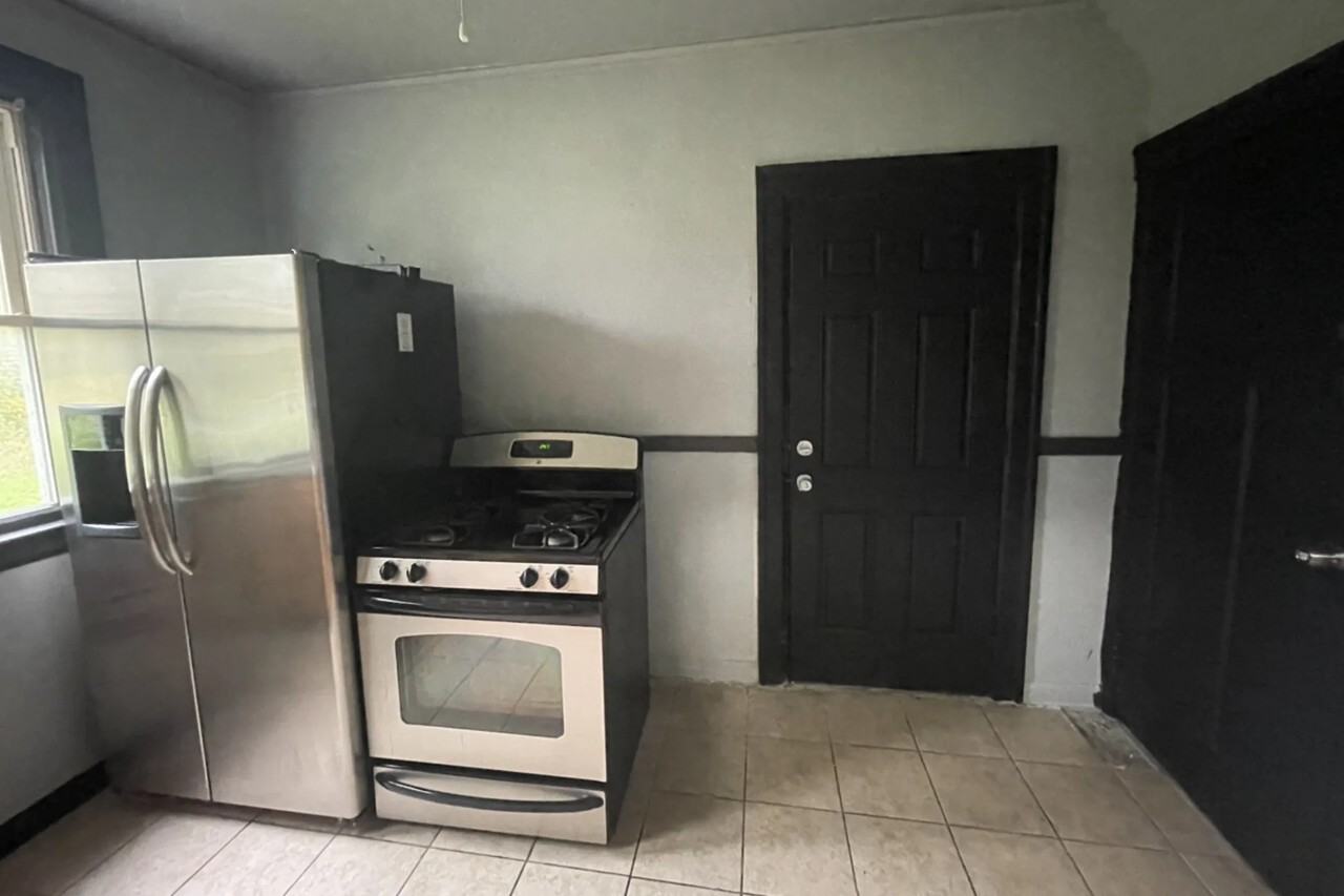 2556-2560 Marlborough St Unit 1 - Photo 2 of 4