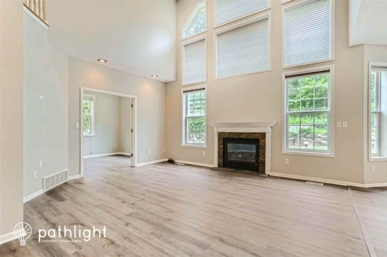 15012 Viewcrest Ln - Photo 3 of 32