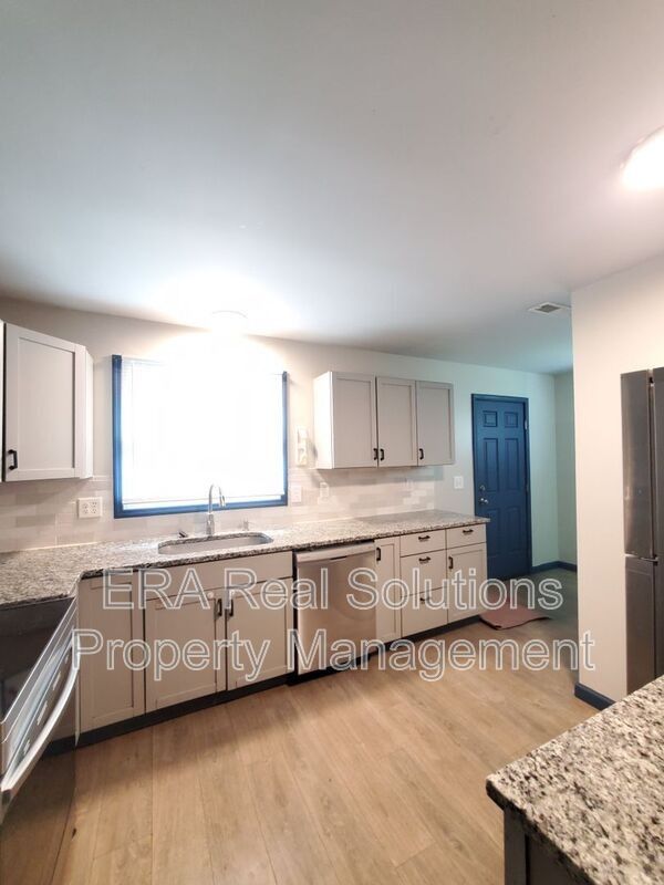 1038 E 14th Ave - Photo 3 of 20