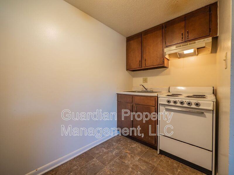 1121 N College Dr #32 - Photo 5 of 9