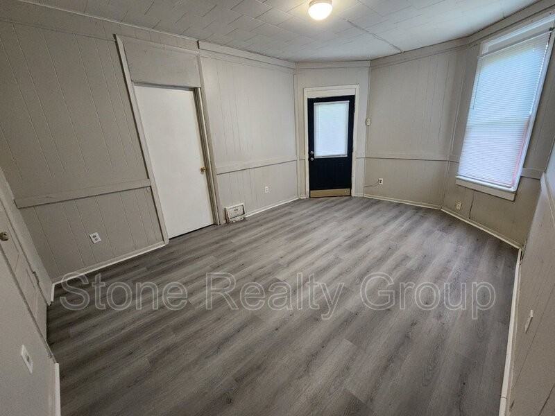 2044 N 11th St #4 - Photo 3 of 7