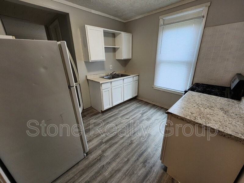 2044 N 11th St #4 - Photo 4 of 7