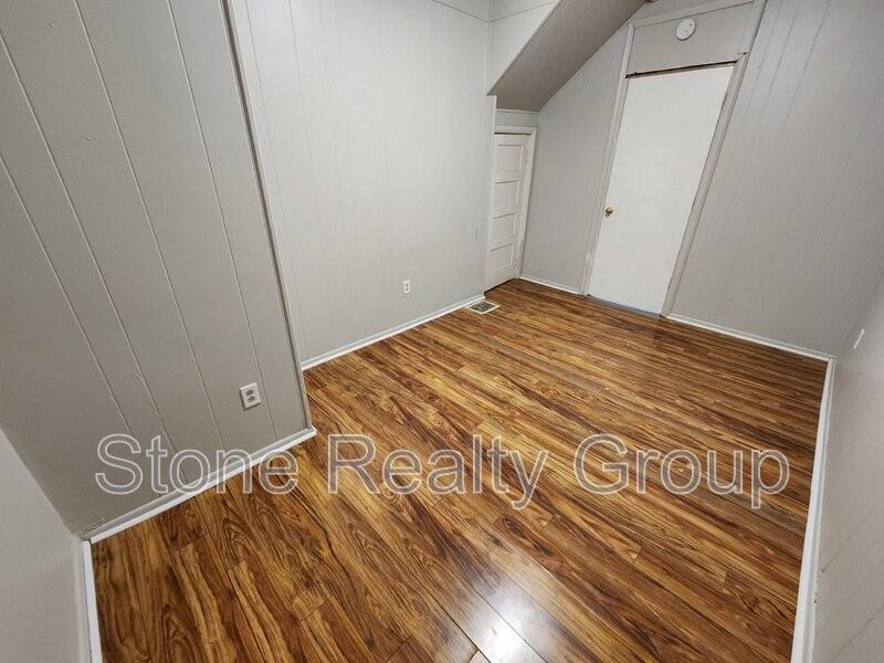 2044 N 11th St #4 - Photo 5 of 7