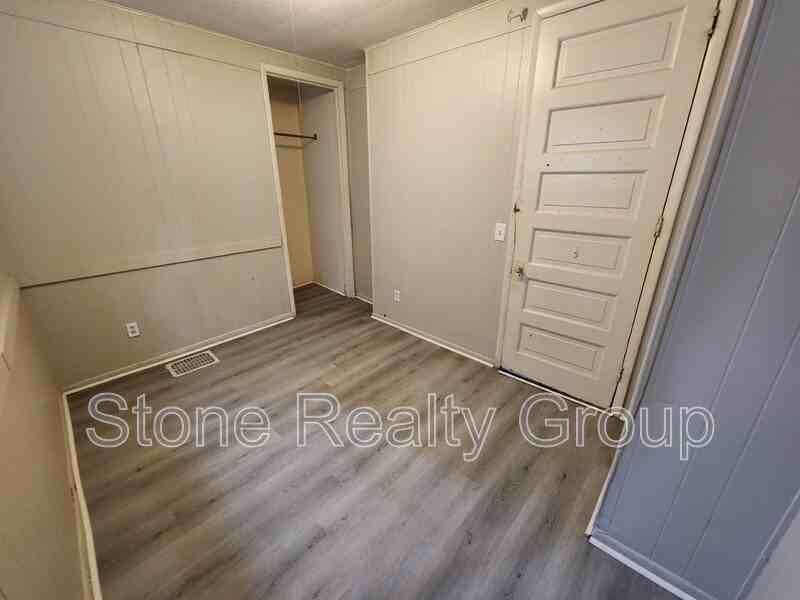 2044 N 11th St #4 - Photo 6 of 7