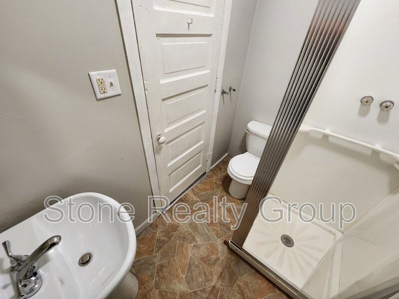 2044 N 11th St #4 - Photo 7 of 7