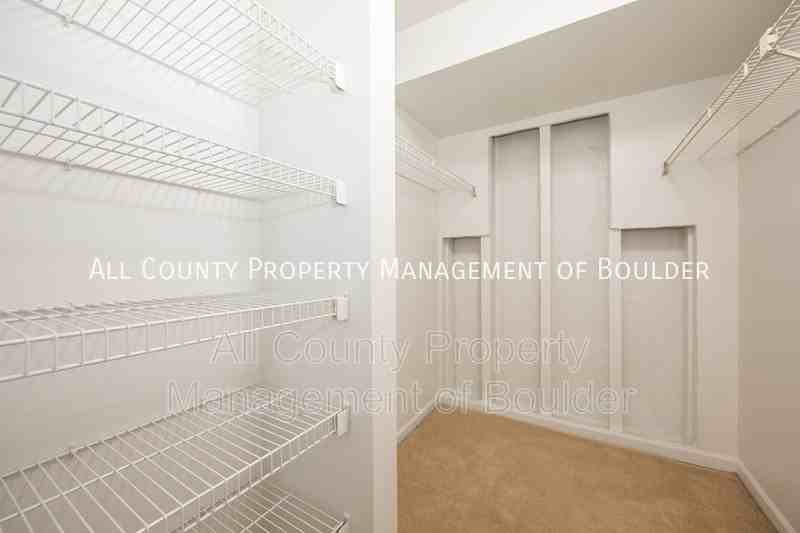 4670 White Rock Cir #8 - Photo 5 of 7