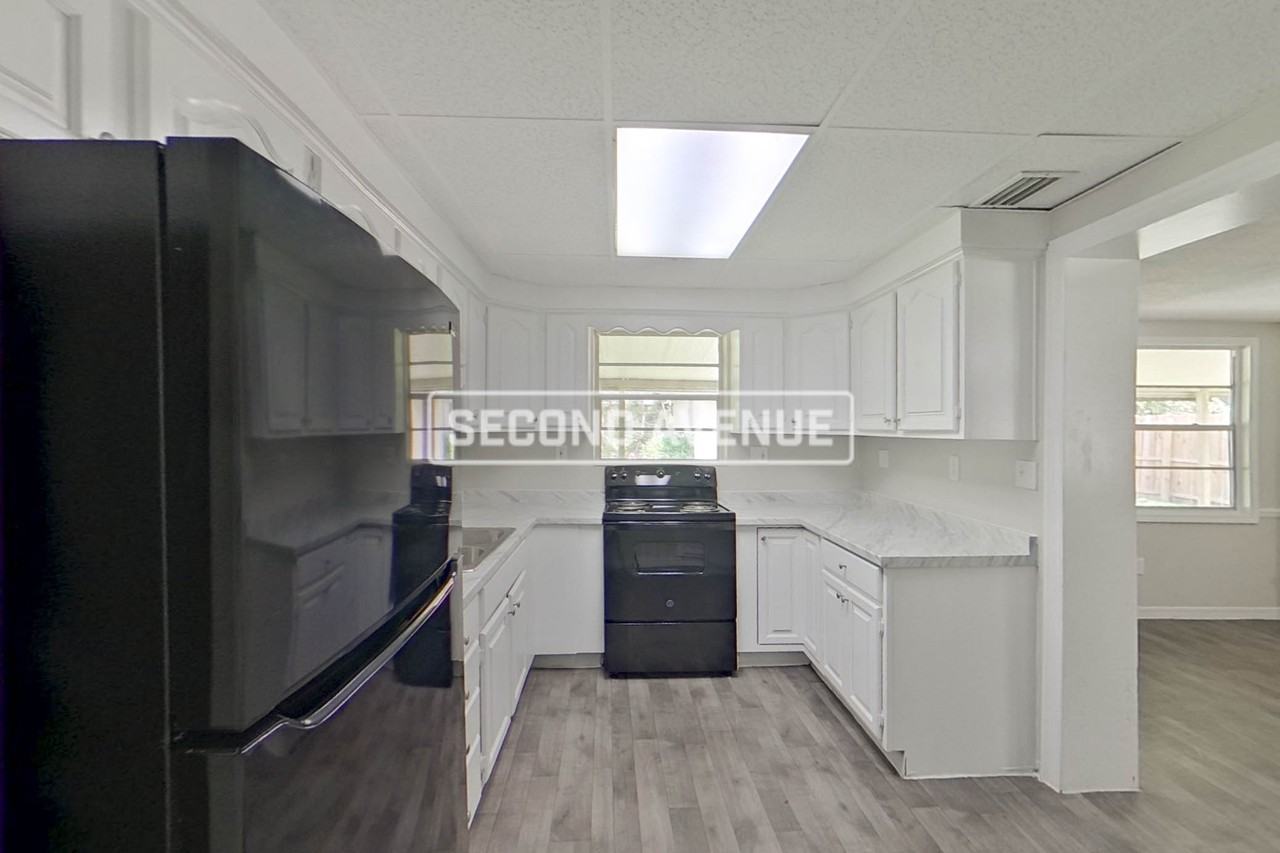 5331 Woodcrest Rd - Photo 2 of 25