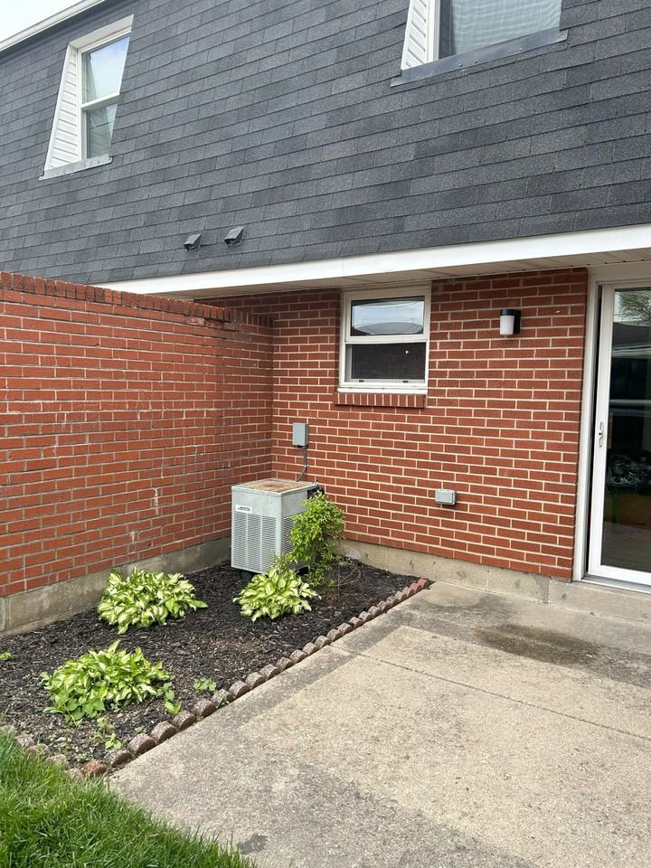 484 Heather St #484 - Photo 3 of 23