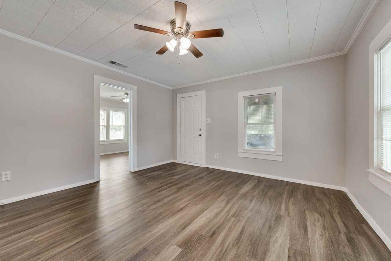 416 Wilcox St - Photo 3 of 17