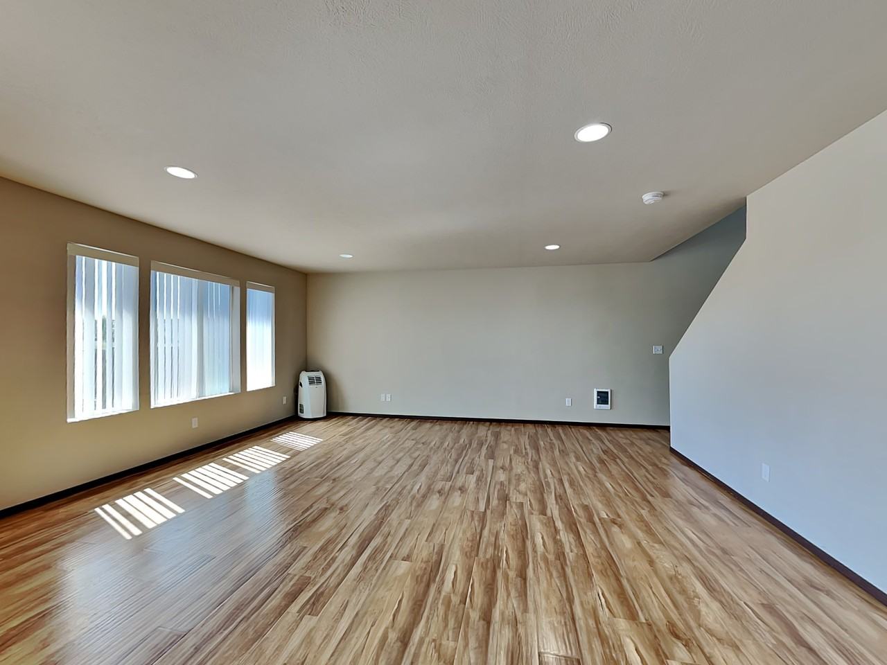 831 S Avalon St - Photo 3 of 23