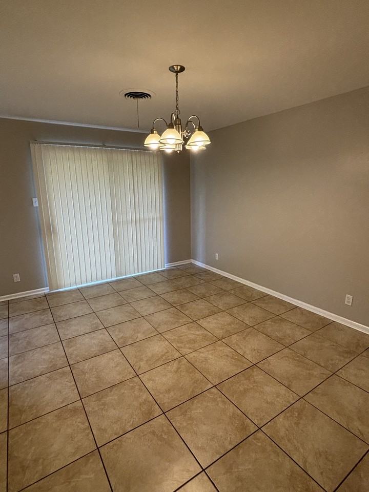 4817 Greenfield Dr - Photo 4 of 10
