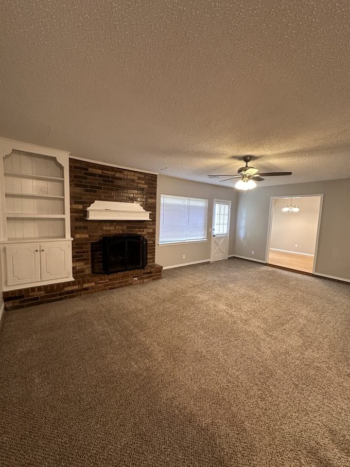 8405 Woodfield St - Photo 2 of 12