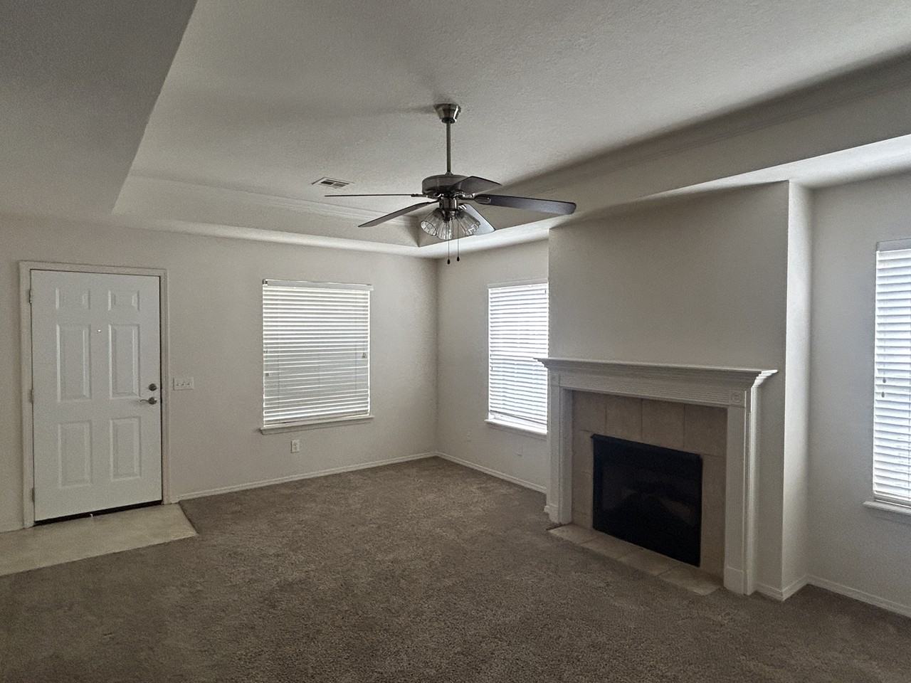 255 W Fairlane Pl - Photo 2 of 9