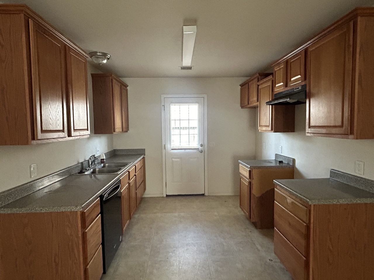 255 W Fairlane Pl - Photo 3 of 9