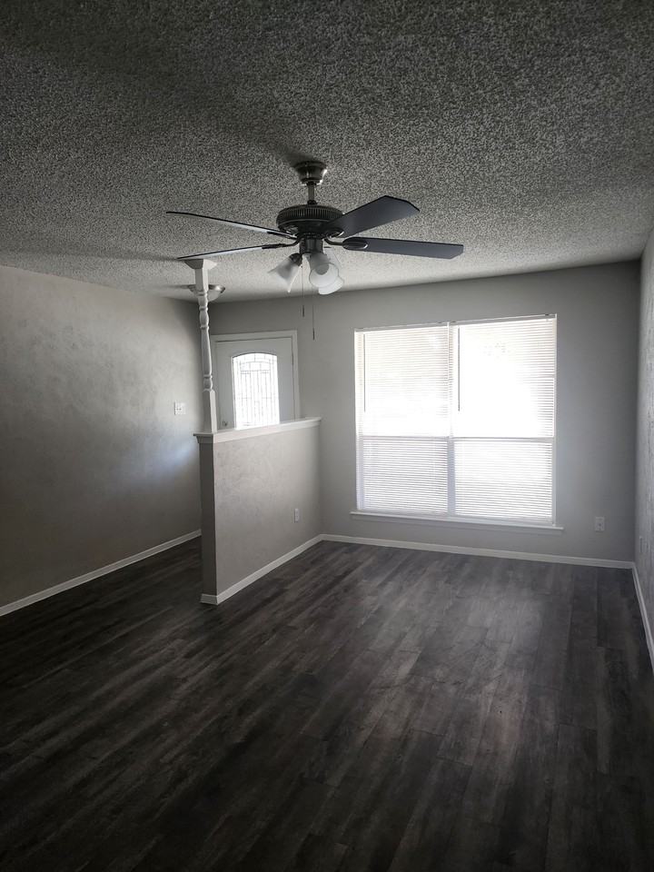 3425 Royal Crest Dr - Photo 2 of 10