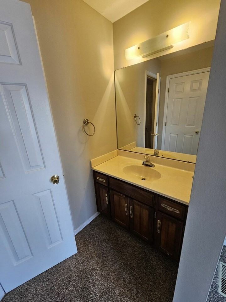 1000 Brown Ave - Photo 2 of 7