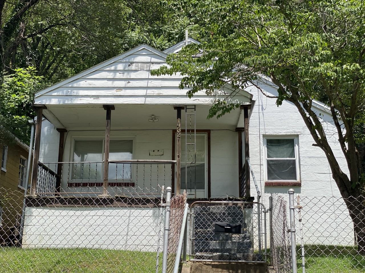 1432 Livingston Ave - Photo 2 of 3