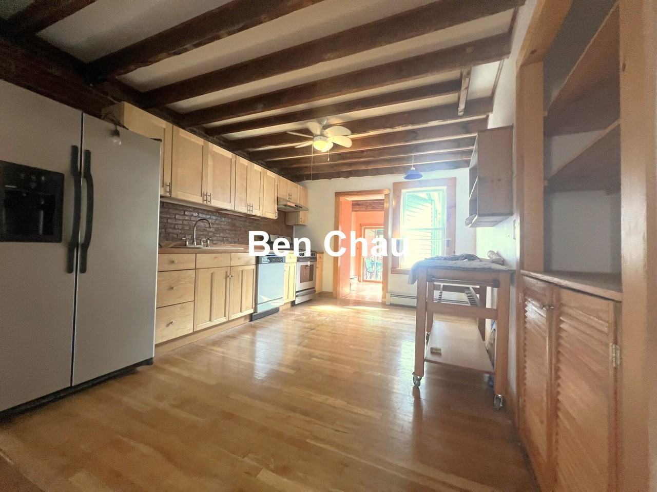 202 Harvard St #2 - Photo 3 of 17