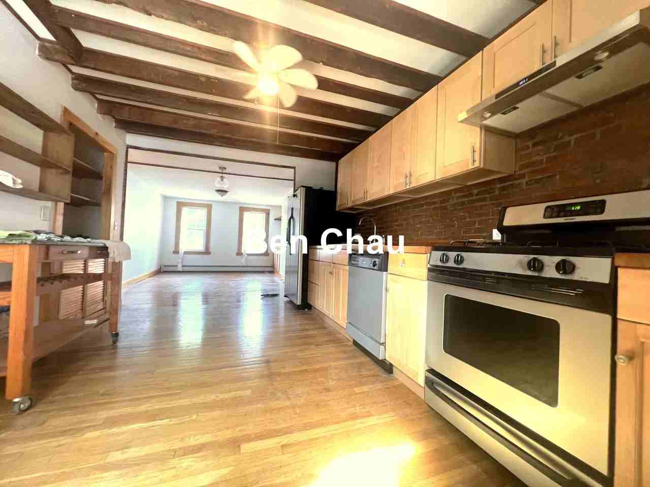 202 Harvard St #2 - Photo 4 of 17