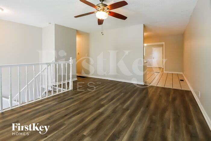 18910 E Arrowhead Ct - Photo 3 of 16