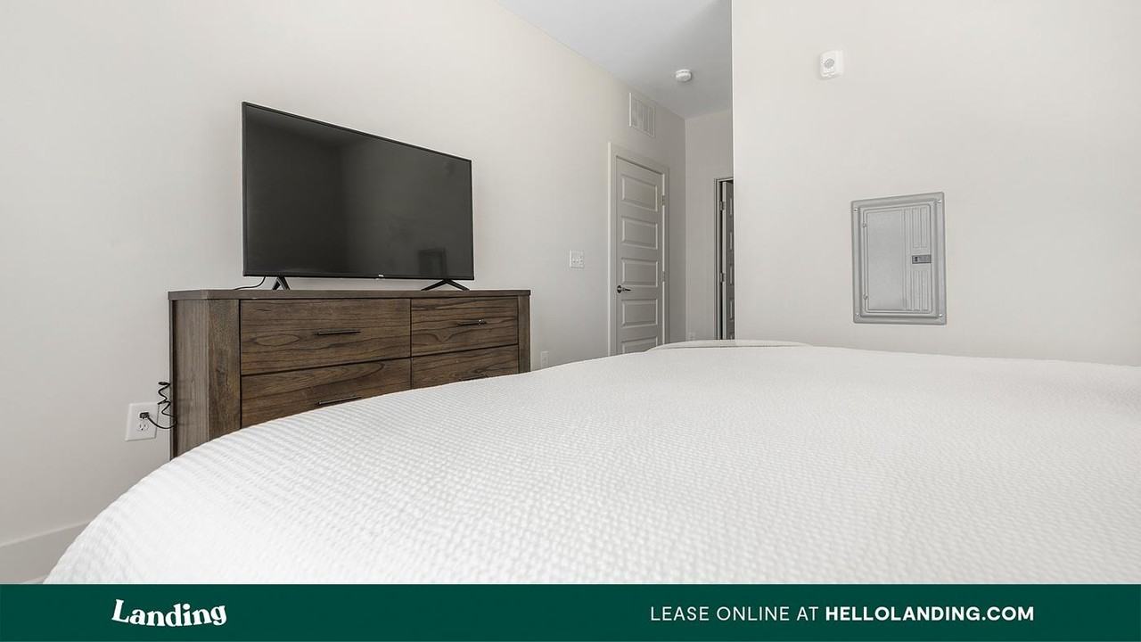 404 W 26th St - Photo 7 of 50