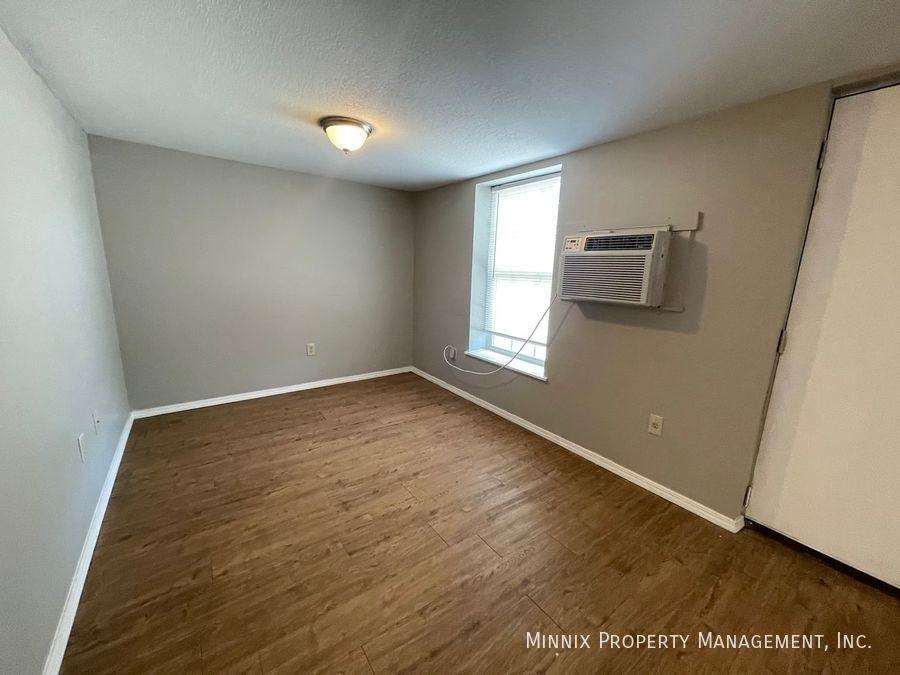 1402 5th Ave #B - Photo 4 of 9