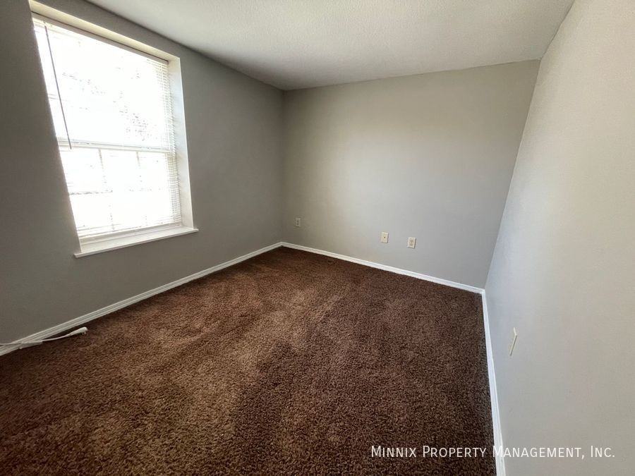 1402 5th Ave #B - Photo 5 of 9