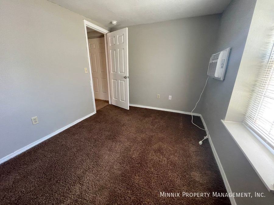 1402 5th Ave #B - Photo 6 of 9