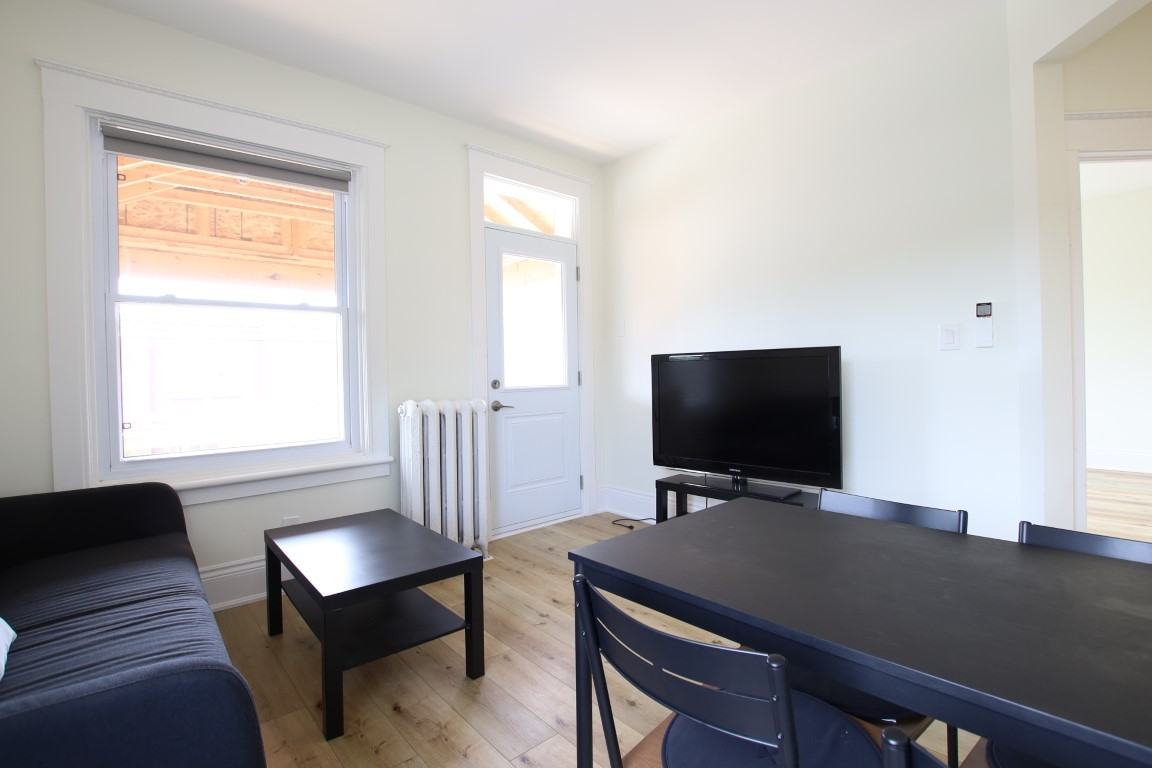 531 Mcleod St - Photo 3 of 33