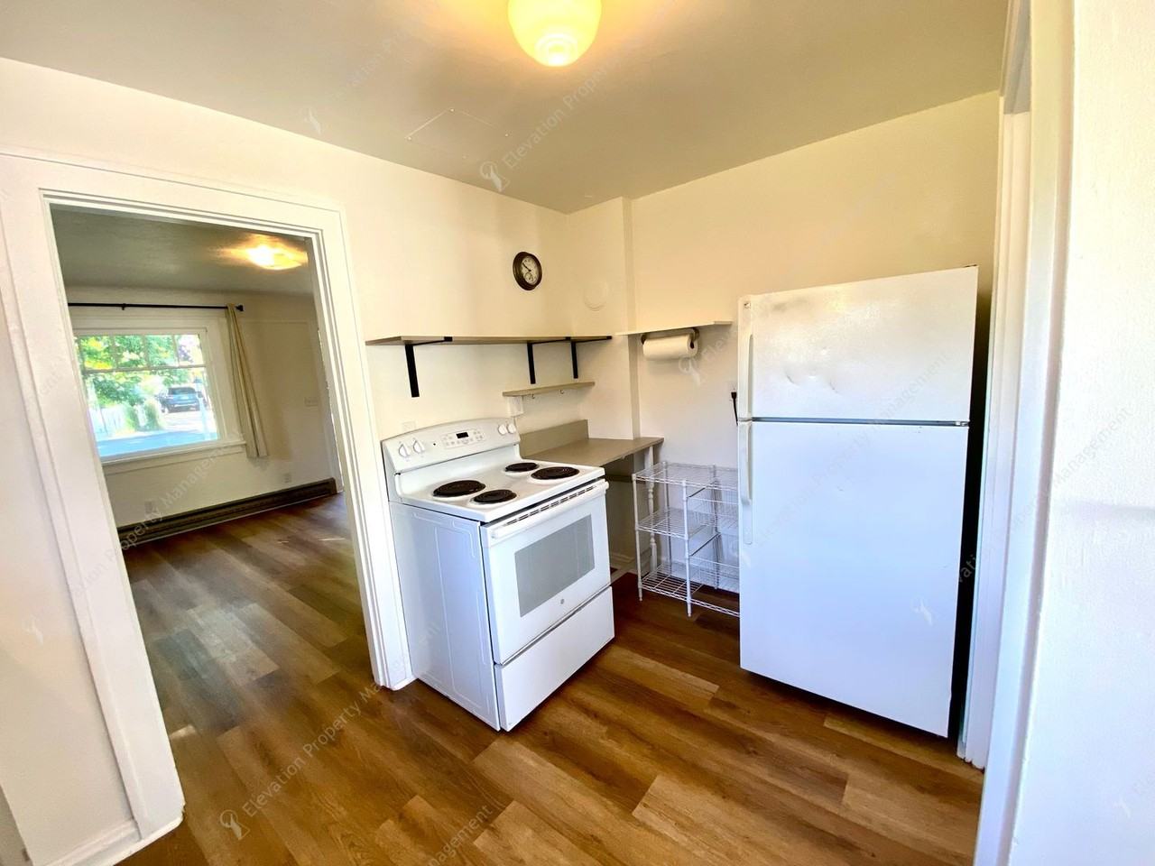 1144 Nw Columbia St - Photo 3 of 18