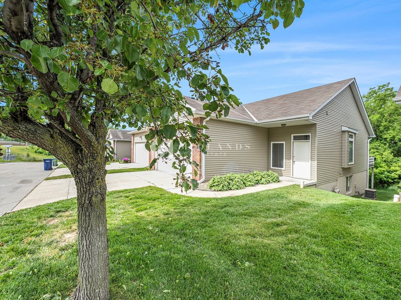 12910 S 36th St - Photo 2 of 16