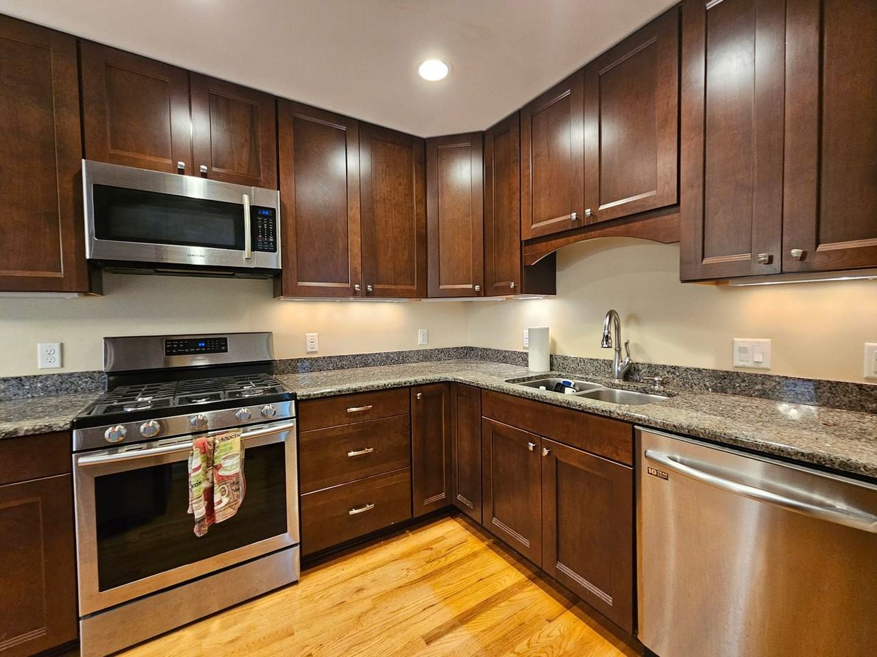 572 Summers Dr - Photo 2 of 17