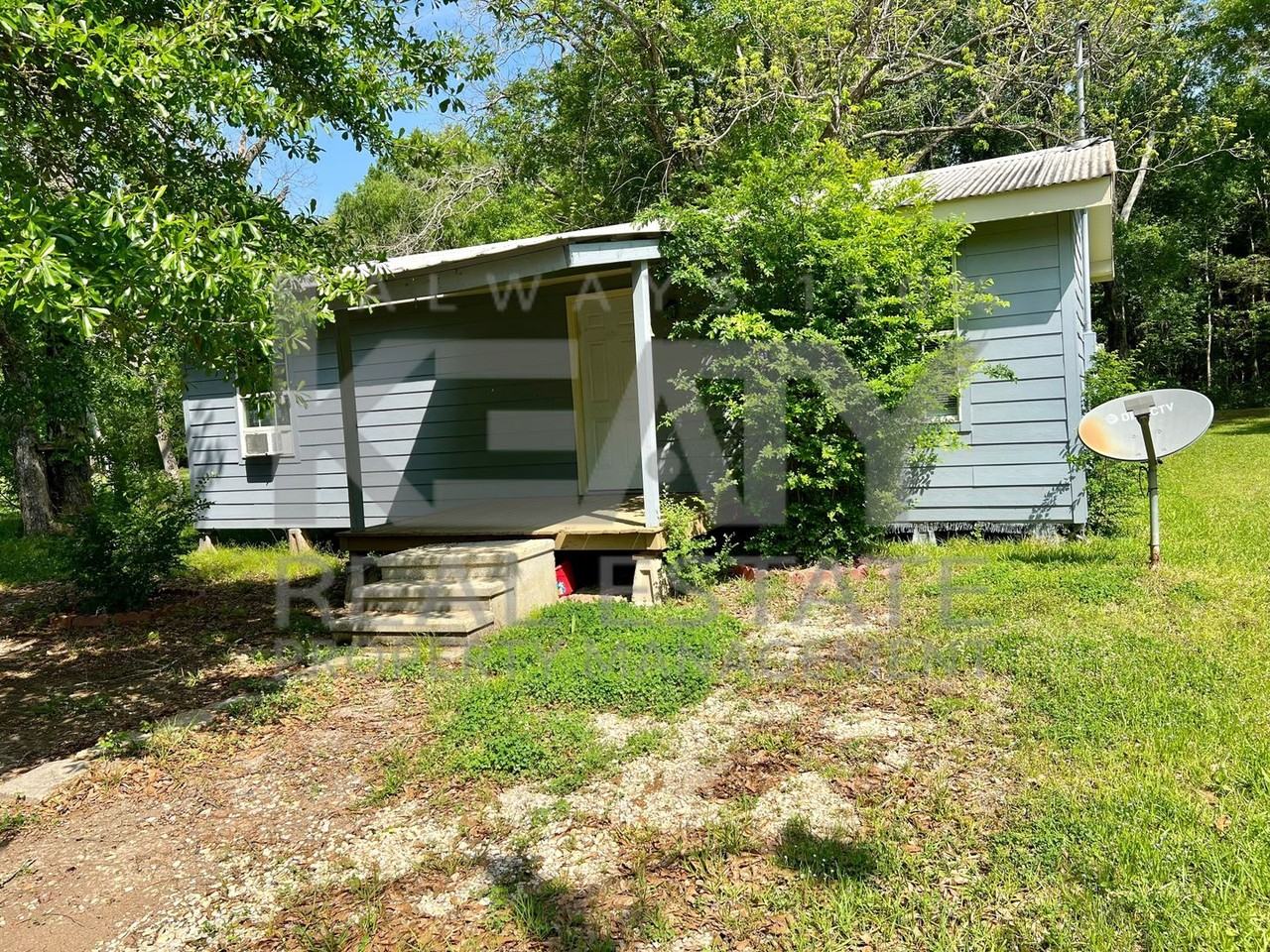 1037 Brown Rd - Photo 2 of 9