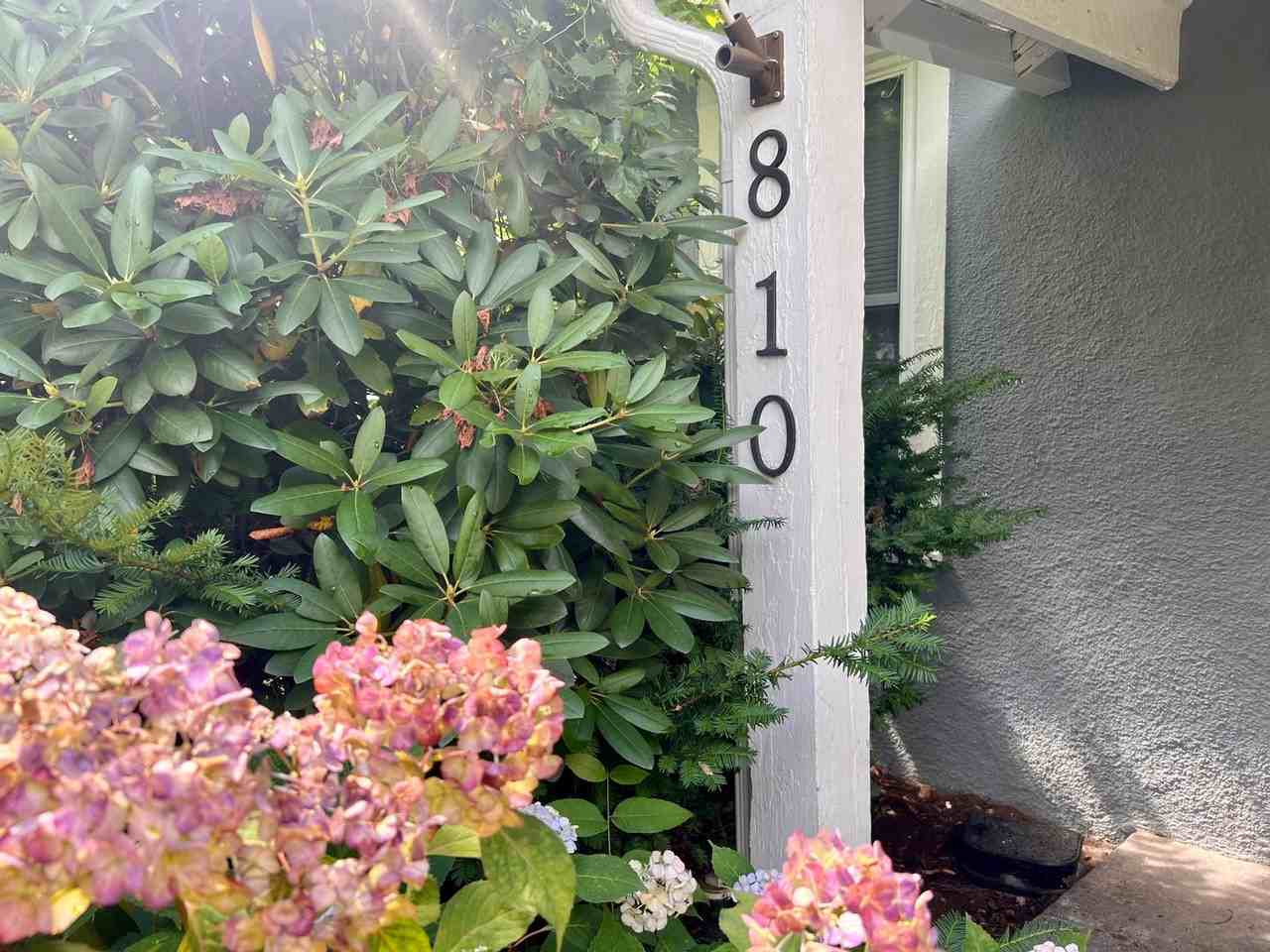 810 Stonehenge Ave - Photo 2 of 28