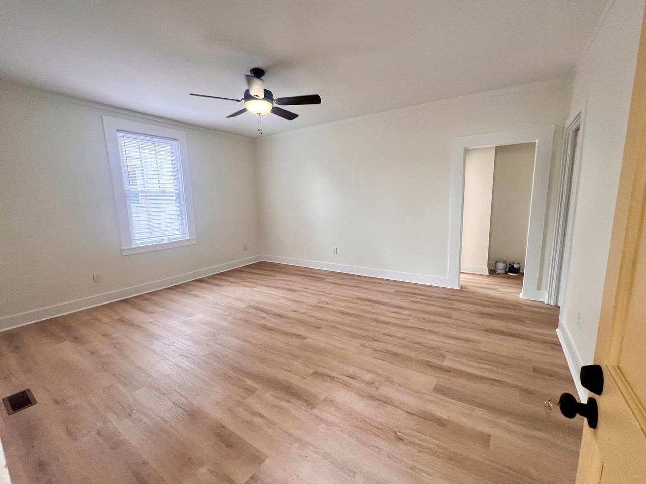 810 Stonehenge Ave - Photo 4 of 28