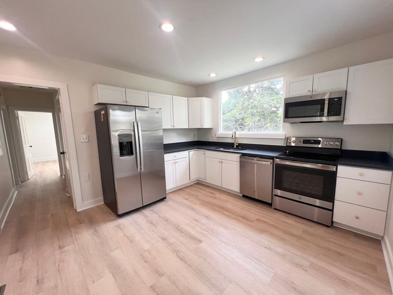 810 Stonehenge Ave - Photo 7 of 28