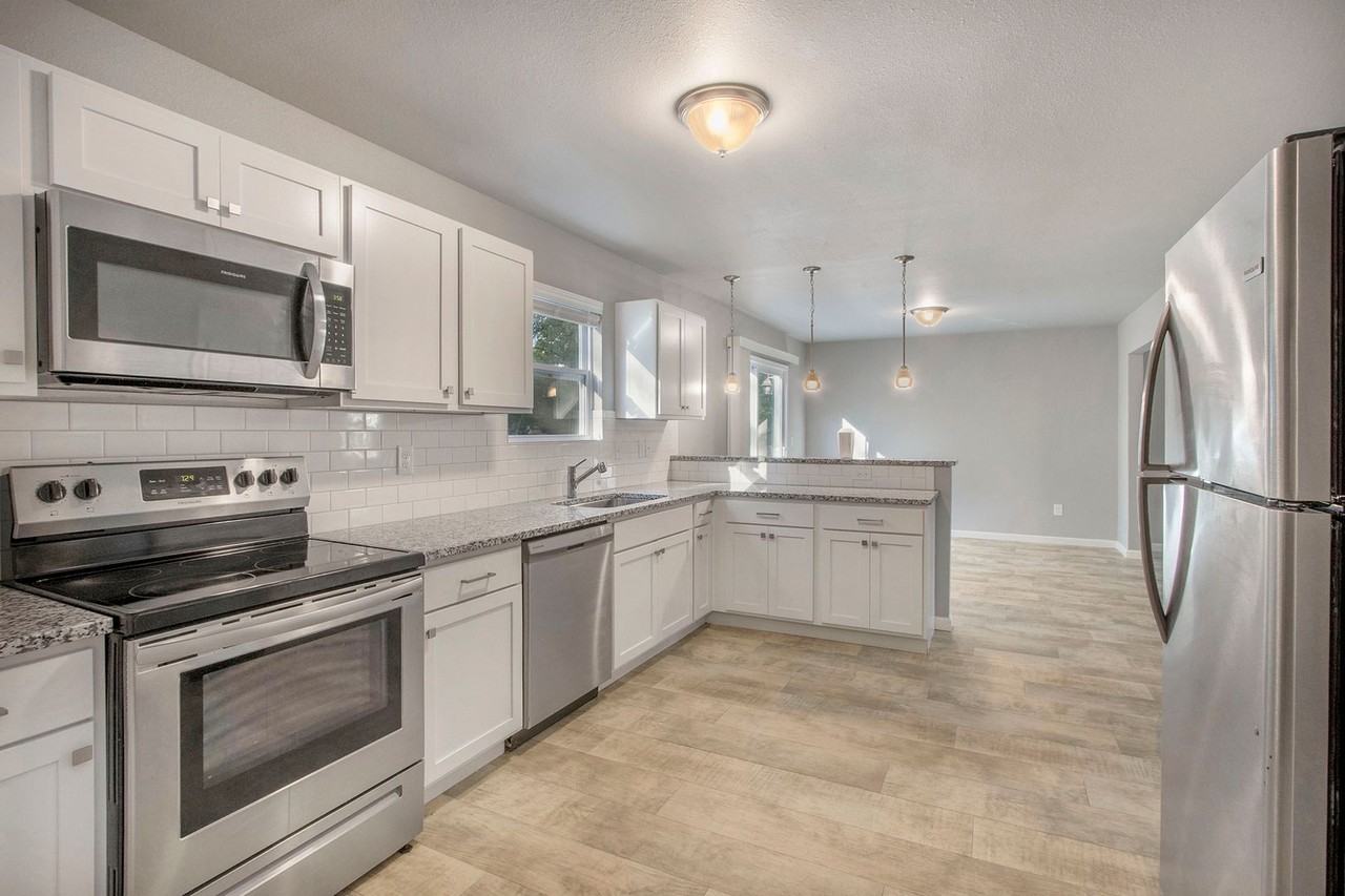 764 E Pine Hill Ave - Photo 3 of 21