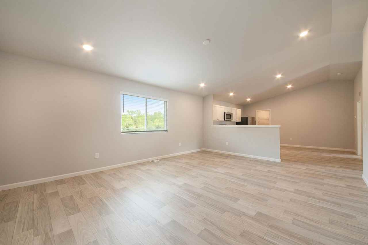 2207 Macatawa Ln - Photo 5 of 20