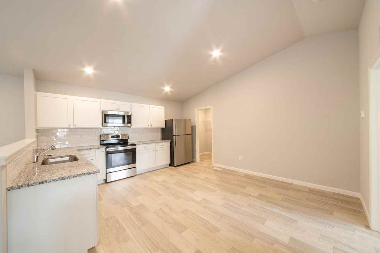 2207 Macatawa Ln - Photo 6 of 20