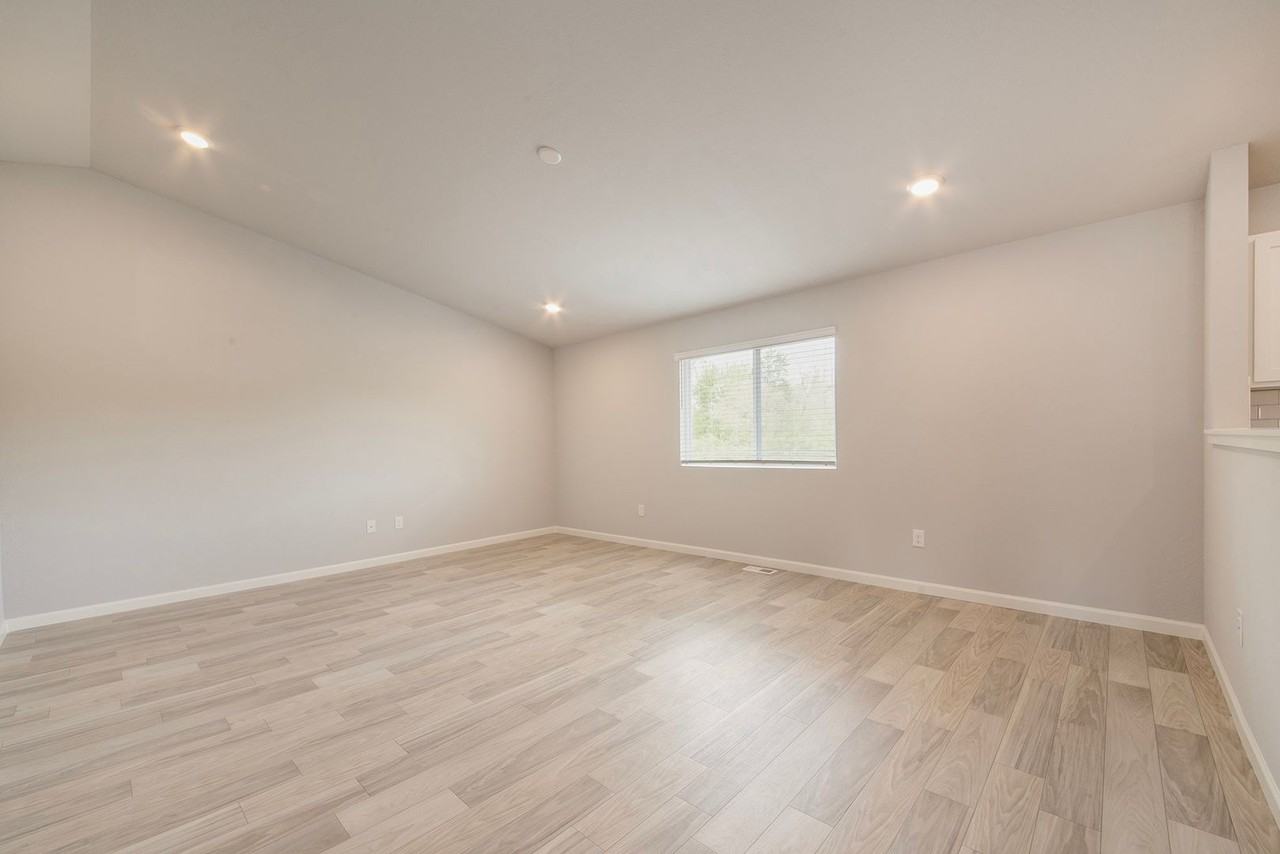 2207 Macatawa Ln - Photo 7 of 20