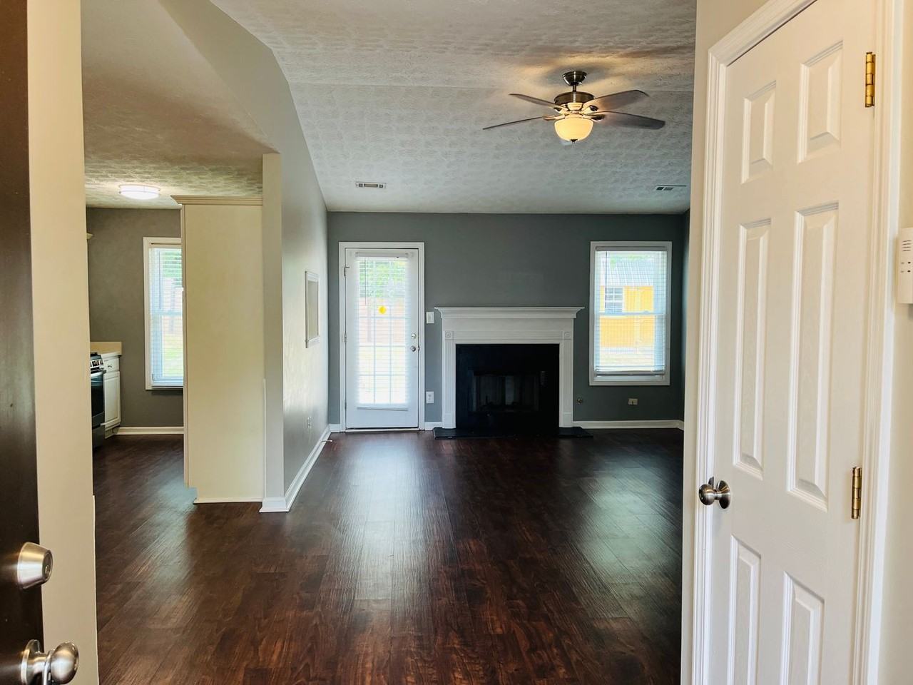 73 Canterbury Dr - Photo 3 of 36