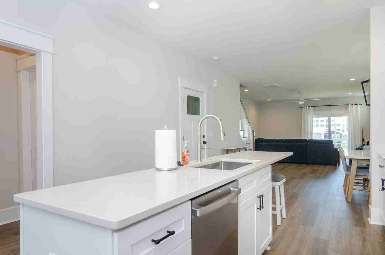 902 Second St S - Photo 6 of 32